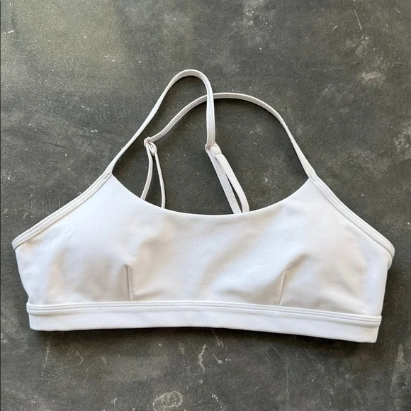 Alo Yoga Airlift Intrigue Bra - Picture 3 of 8